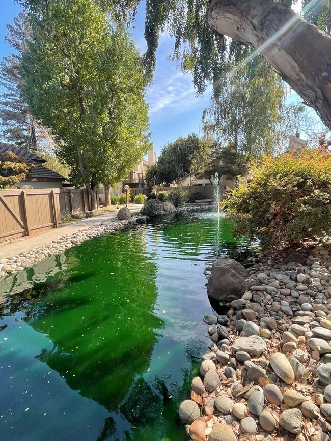 Building Photo - Condo in the most desired gated community ...