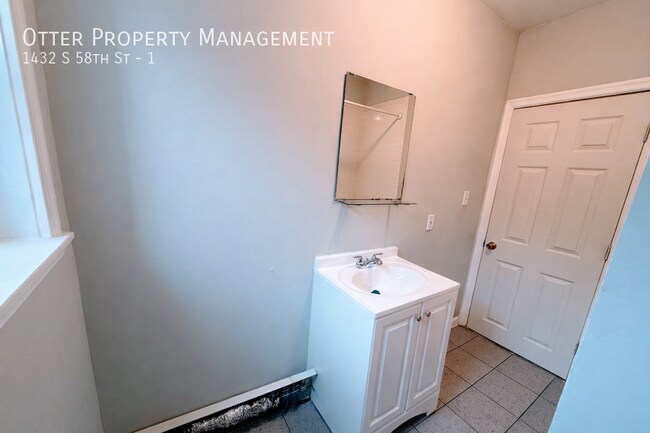 Building Photo - 1432 S 58th St