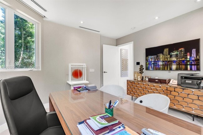 Building Photo - 420 Island Dr