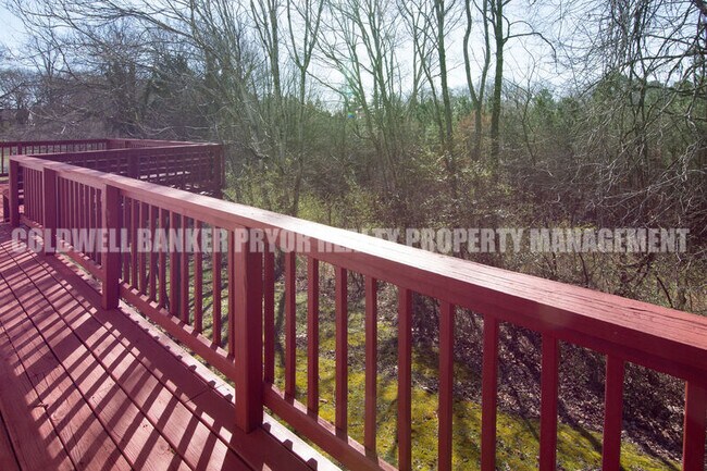 Building Photo - 598 Highland Dr