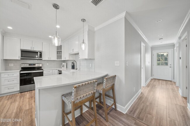 Building Photo - 121 Lakeside Cir