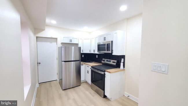 Building Photo - 1819 N Judson St