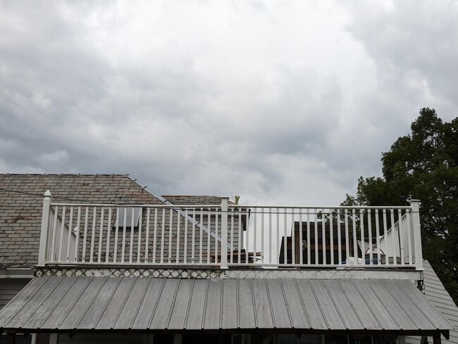 Building Photo - 39 Perry Ave