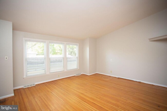 Building Photo - 1016 Eagle Ln