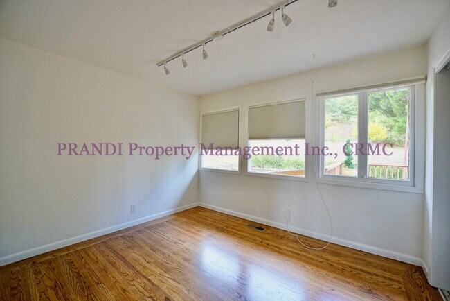 Building Photo - Bright and Inviting 4BR Home Minutes from ...