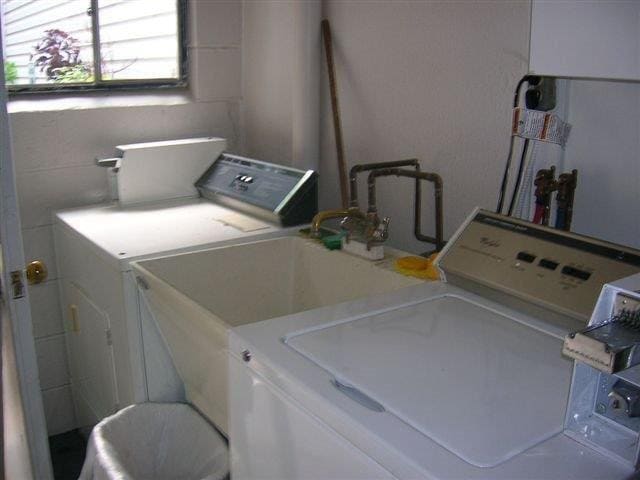 Building Photo - 716 W Main St