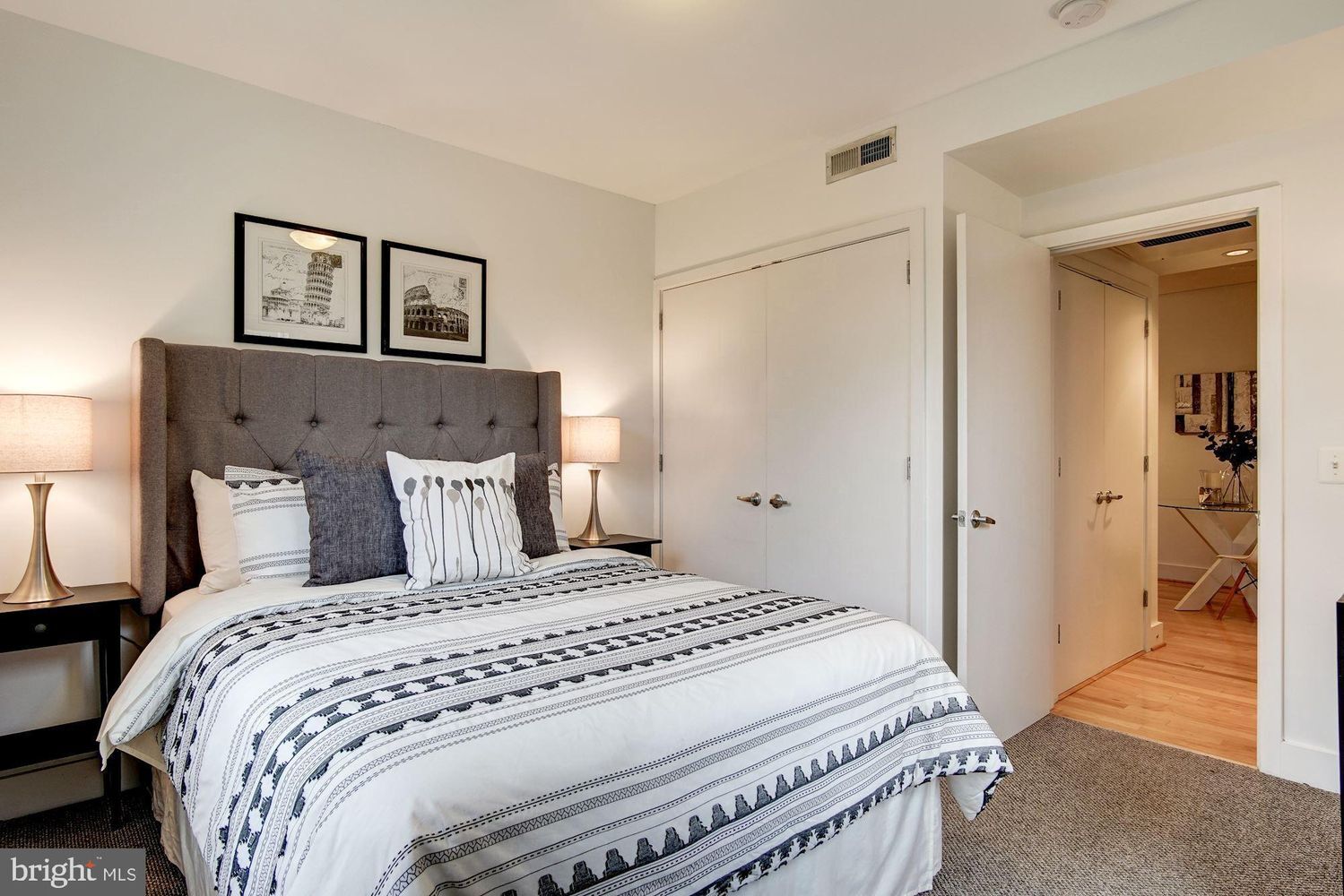 Building Photo - 809 Otis Pl NW