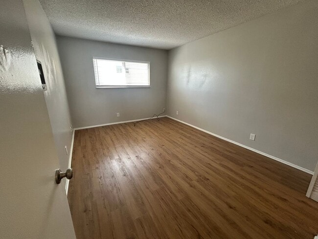 Building Photo - $500.00 OFF 1ST MONTH RENT WITH 8/15/25 MO...