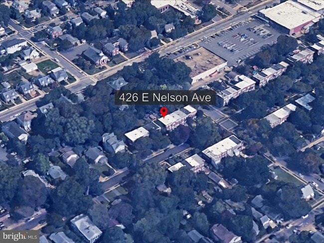 Building Photo - 426 E Nelson Ave