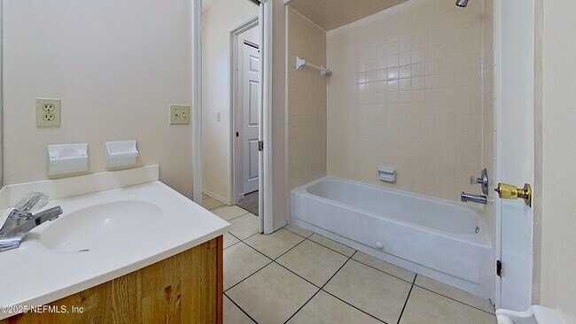 Building Photo - 474 Bentwood Ln