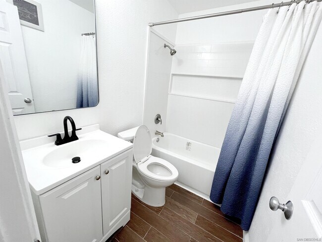 Building Photo - 7545 Charmant Dr