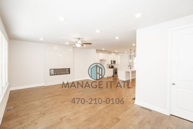 Building Photo - Elegant 4 Bedroom Townhome in Prime in Doraville