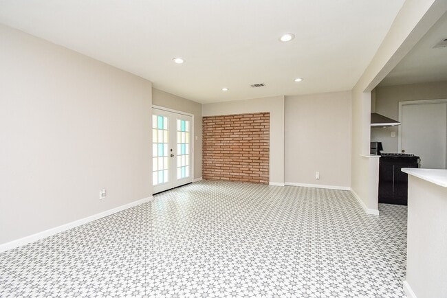 Building Photo - 7901 Ridgeview Dr