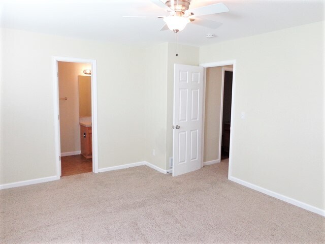 Building Photo - 2500 Park View Dr