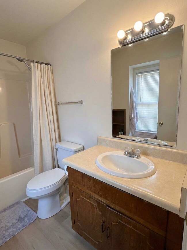 Building Photo - 3 Bedroom 2.5 Bath Townhome in East Athens - Close to UGA Vet School