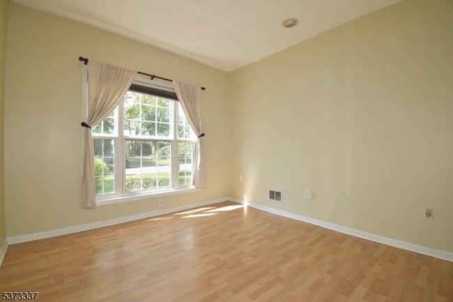 Building Photo - 65 Vones Ln