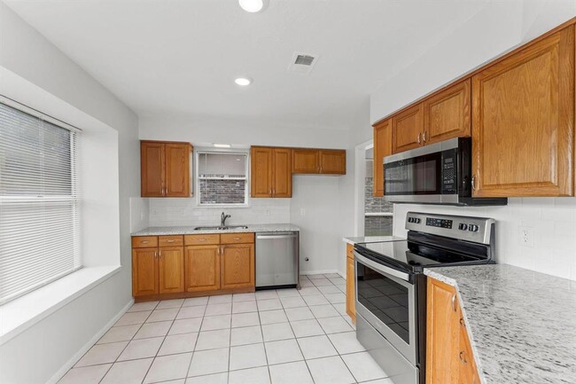 Building Photo - 16970 Mockingbird Ct