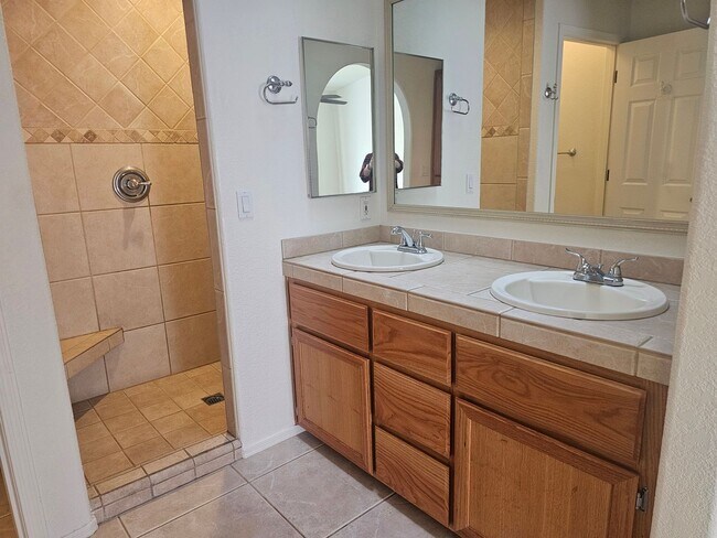 Building Photo - Unfurnished Long Term Pool & Spa