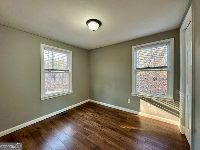 Building Photo - 415 Mt Zion St