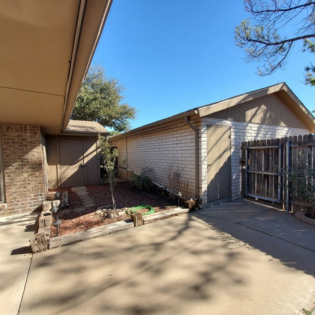 Building Photo - 6321 Alta Vista Rd