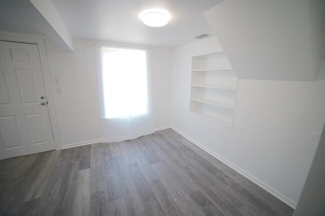 Building Photo - 1118 Louise Dr