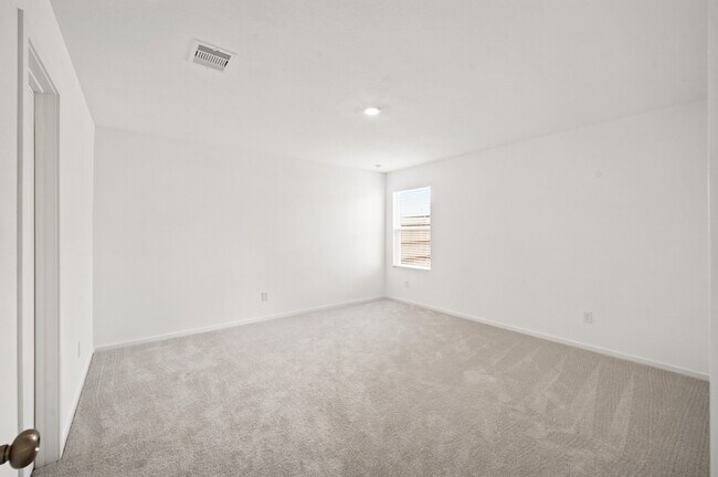 Building Photo - 702 Umbrella Tree Dr