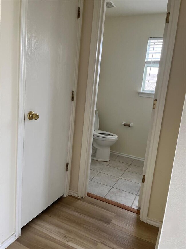 Building Photo - 173 Buttercup Way