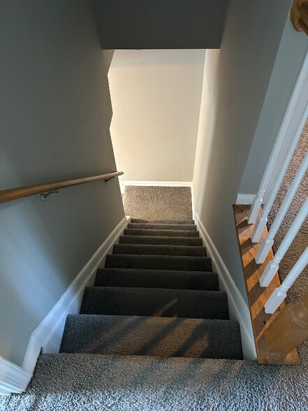 Building Photo - 916 Ramsay St