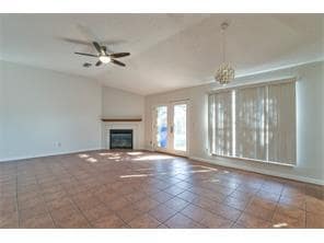 Building Photo - ADORABLE 3-2-2 in the Colonial Estates Subdivision.