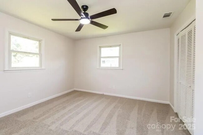 Building Photo - 2366 Old Field Rd