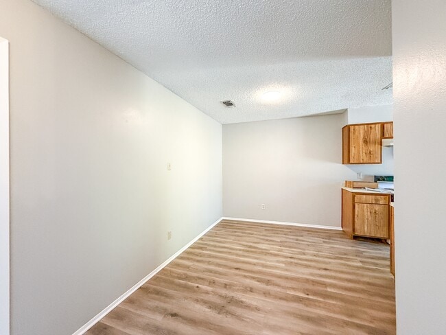 Building Photo - 607 Frostwood Dr