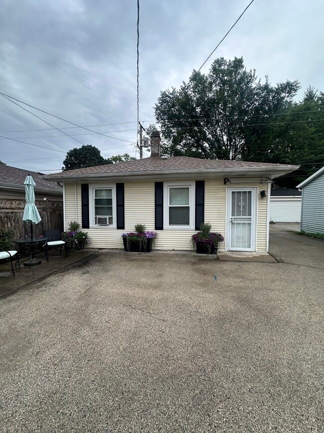 Primary Photo - 144 Lathrop Ave