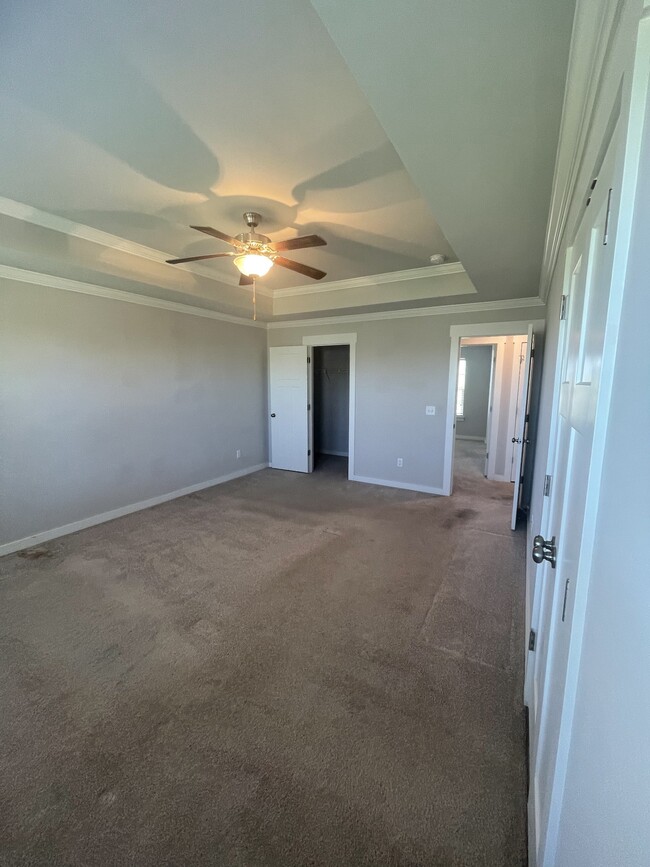 Building Photo - 3037 Commonwealth Dr