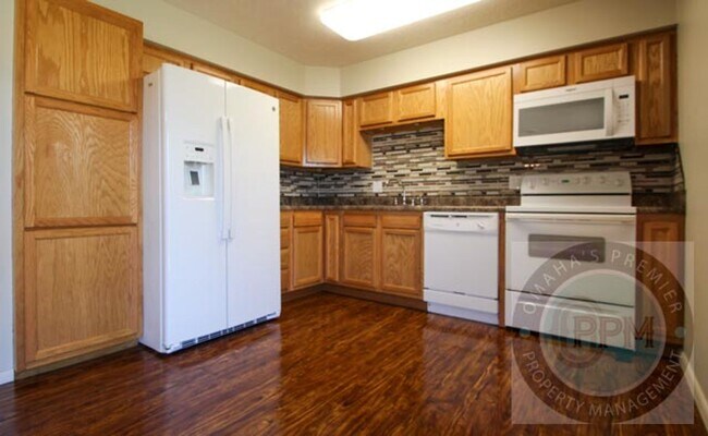 Building Photo - Discover this well-maintained 3-bedroom, 2-bath home in Omaha, NE