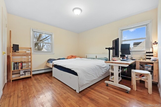 Building Photo - 2881 Meadowcrest Dr