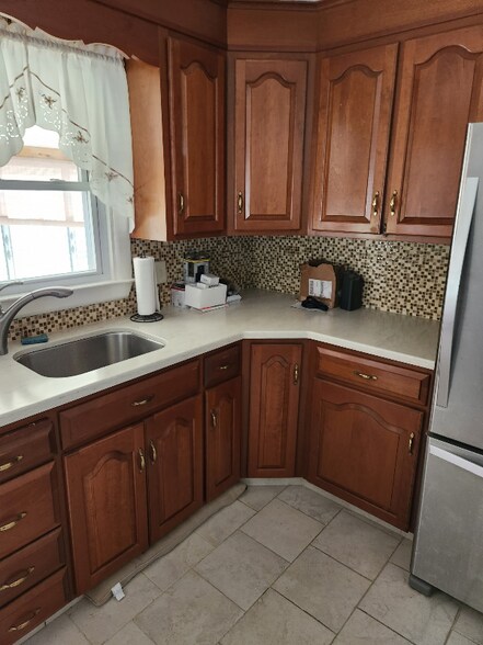 Building Photo - 154 Country Club Rd