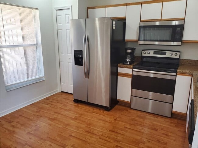 Building Photo - 1411 Sedgwick Dr