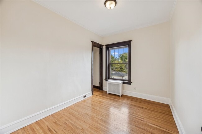 Building Photo - 5902 W Midway Park