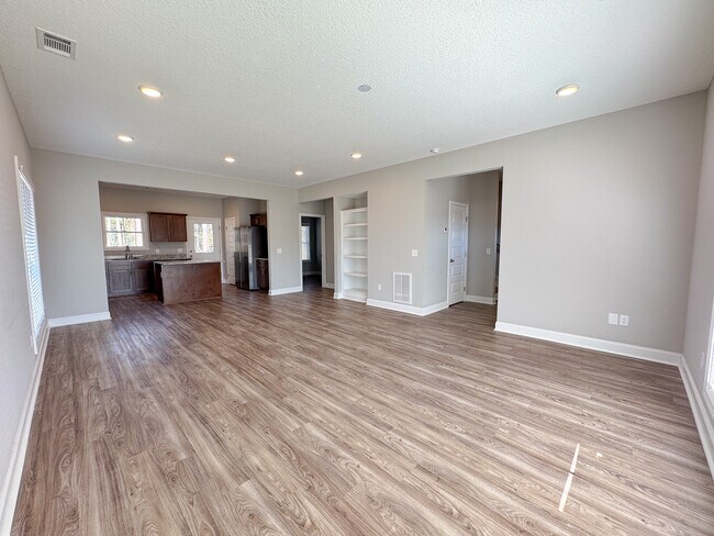 Building Photo - 5007 Cypress Lake Rd