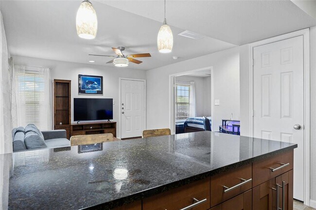 Building Photo - 7685 Northcross Dr