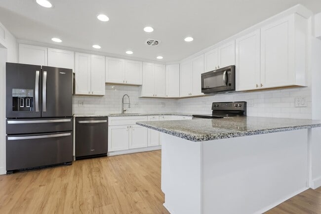 Building Photo - 3540 E Voltaire Dr