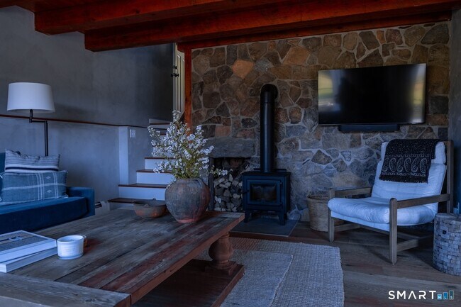 Building Photo - 69 Mudge Pond Rd