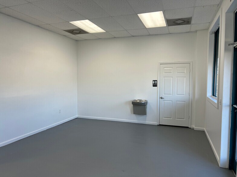 Building Photo - 128 Elk Dr