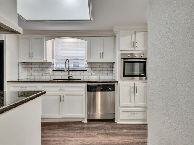 Building Photo - 2030 Lone Rock Dr
