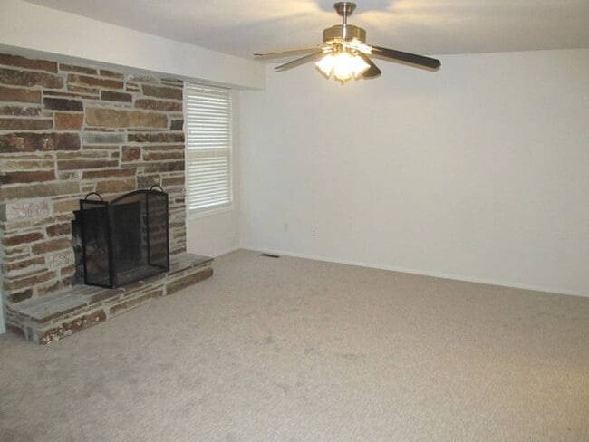 Building Photo - Great Holladay Townhome