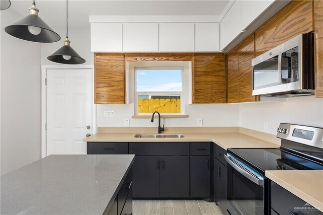 Building Photo - 11 Sugar Gdn Dr