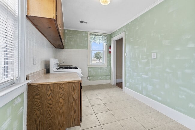 Building Photo - 152 Ford Ave
