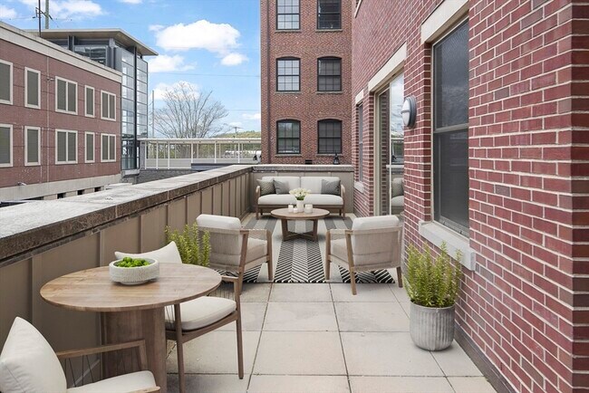 Building Photo - 116-128 Rantoul St