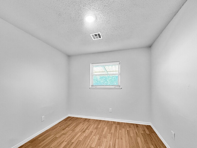 Building Photo - 4325 Prairie Ln