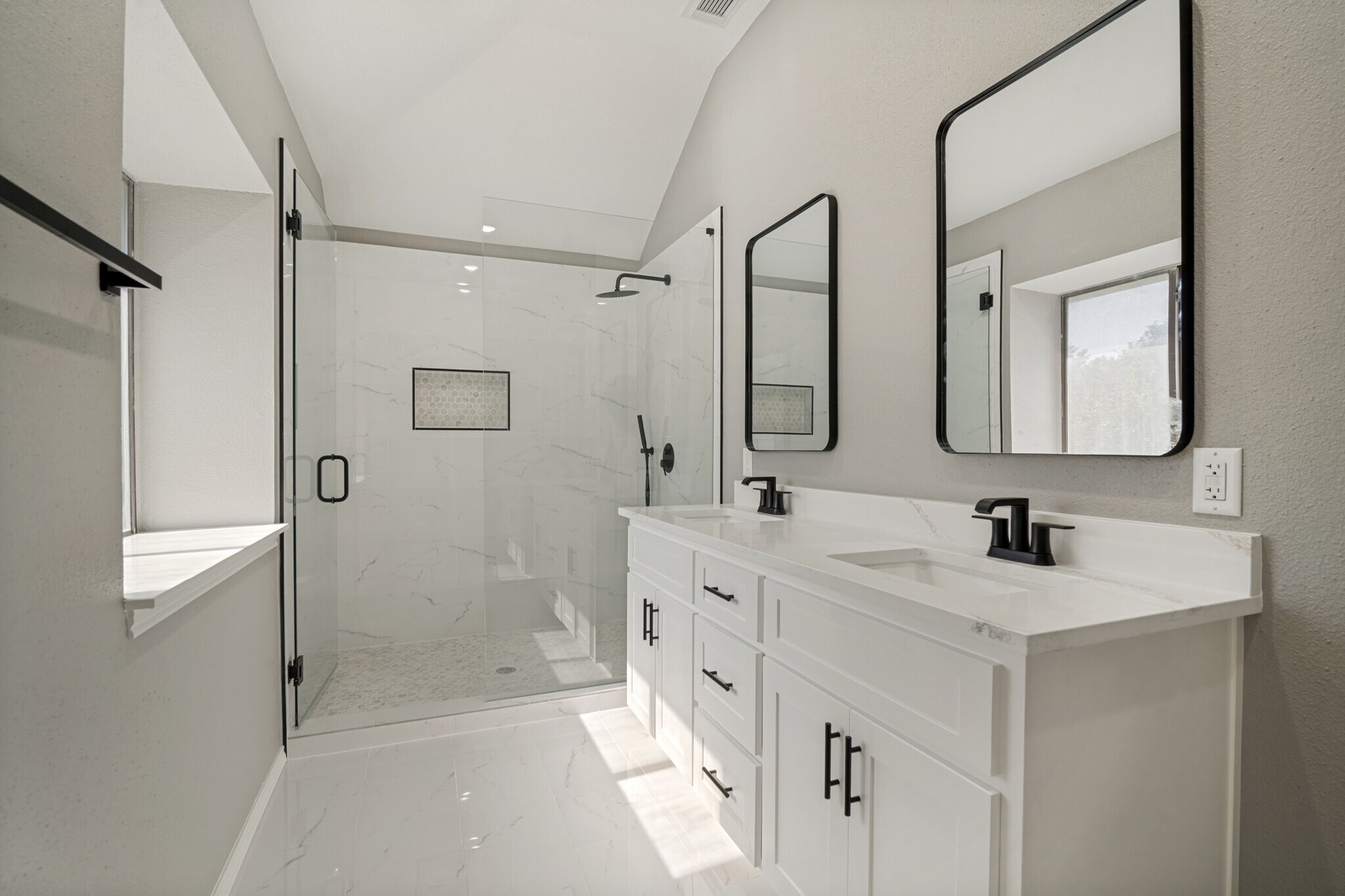 Master Bathroom - 2700 Cornell Dr